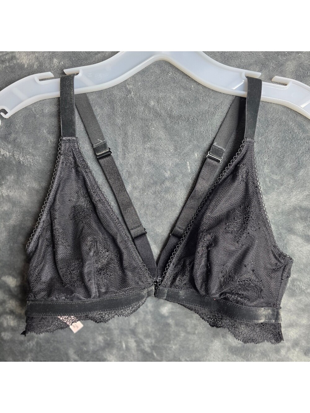 Victoria's Secret Black Lace Velvet Trim Bralette Sz Medium